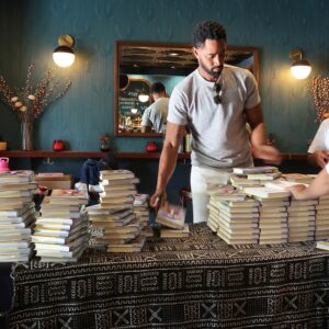Jay Ellis Instagram - Last night was one for the BOOKS, y’all. 🙌🏾📚 Bringing DAY NINE of the #DidEveryoneHaveAnImaginaryFriend Book Tour to life on stage in my city, LA, with my people in the crowd—ain’t nothing like it. Having my family and my day ones right there with me? Man, that hit different. @issarae is always bringin’ it. Much love to everyone who came through and showed out. This one’s for us. 💙 #BookLaunch #AuthorLife