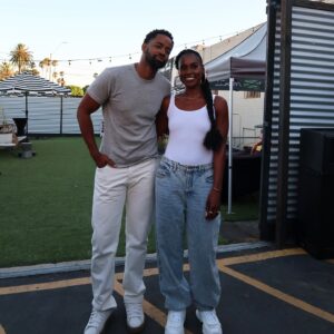 Jay Ellis Instagram - Last night was one for the BOOKS, y’all. 🙌🏾📚 Bringing DAY NINE of the #DidEveryoneHaveAnImaginaryFriend Book Tour to life on stage in my city, LA, with my people in the crowd—ain’t nothing like it. Having my family and my day ones right there with me? Man, that hit different. @issarae is always bringin’ it. Much love to everyone who came through and showed out. This one’s for us. 💙 #BookLaunch #AuthorLife