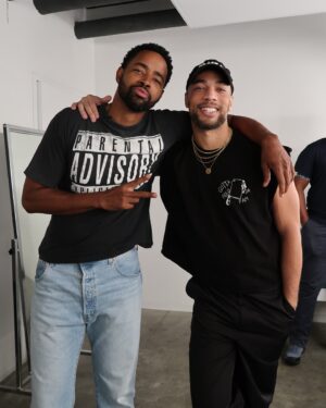 Jay Ellis Instagram - DAY SEVEN of the #DidEveryoneHaveanImaginaryFriend Book Tour! 
Houston, y’all’s vibe was everything. 🙌🏾 Team Nathan and Team Lawrence made a truce for the night (barely) 😂 Obviously had to bring my boy @kendrick38 back to his roots so he could show me what H-Town is all about and lead our conversation at the dopest theater. Can’t wait to be back!! 
#BookLaunch #AuthorLife