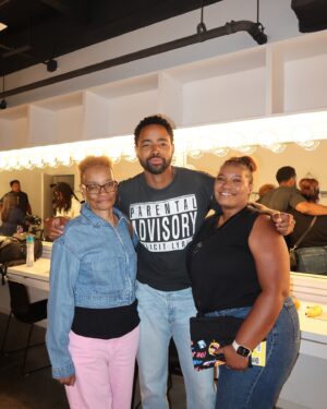 Jay Ellis Instagram - DAY SEVEN of the #DidEveryoneHaveanImaginaryFriend Book Tour! 
Houston, y’all’s vibe was everything. 🙌🏾 Team Nathan and Team Lawrence made a truce for the night (barely) 😂 Obviously had to bring my boy @kendrick38 back to his roots so he could show me what H-Town is all about and lead our conversation at the dopest theater. Can’t wait to be back!! 
#BookLaunch #AuthorLife