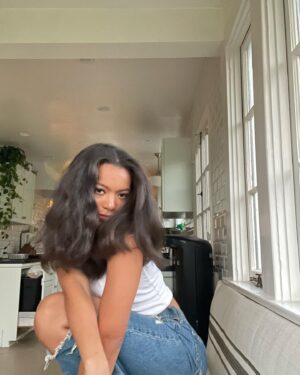 Jaz Sinclair Instagram - Feelin cute 🤍 it’s good to be home