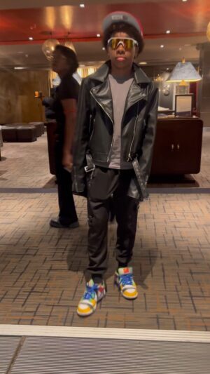 JeCobi Swain Instagram - Beneficial ATLien 👽🛸Atlanta Native ✨✨✨✨ 
Dressed myself 💯😎 and told my parents to watch these girl’s faces in the theater when I walked by lol 😂🤣 Just being me. #havingfun 
#atlantanative #atlien #borntoshine #fashionblog #drip #spill #fashion #style #fashionstyle #kidsfashion #kidsfashiontrends #llcoolcobi #beyourself #kidsstyle