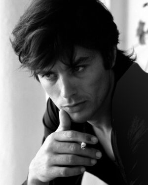 Jean-Michel Tinivelli Instagram - Le dernier monstre du cinéma Français est mort, une légende nous quitte …. #alaindelon #🙏 #🖤#legende#monstre#monument#star#beauté et surtout un magnifique Acteur …
