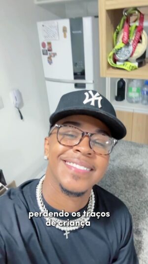 Jean Paulo Campos Instagram - nem coloquei “traços de adolescente” porque a carinha ainda continua a mesma kkkkkkkk
