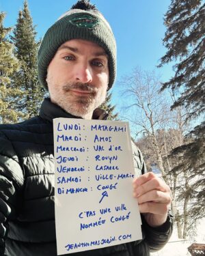 Jean-Thomas Jobin Instagram - Abitibi-Témiscamingue, j’arrive! Mon show Dix Stricts Trente thés 1 et moi sommes contents de venir vous visiter, voici les dates et mon site pour vous procurer des billets ( il en reste pour chaque représentation). Pis pour le dimanche, j’ai fait la précision pour pas que vous sortiez votre Atlas! ( ça traduit tu mon âge la référence de l’Atlas??) toutes les autres dates partout au Québec sont sur mon site. 

Au plaisir de vous y voir! (Genre comme la Côte…. d’Ivoire) Ok bye là 🤘