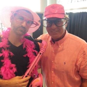 Jean-Thomas Jobin Instagram - Reposez en paix, Monsieur Lafleur. Malgré la trop triste nouvelle, cette précieuse photo-souvenir me fait esquisser un petit sourire ce matin. Surtout parce qu’elle m’évoque la simplicité, la gentillesse et le sens de l’humour contagieux de Guy. Lors d’une petite tournée de 3 jours de matchs de balle-molle avec les anciens Canadiens où il manquait d’anciens, on m’avait demandé de venir remplacer et jouer avec eux. Quelle chance. Guy était le coach. Il m’a TELLEMENT fait rire. Le dernier souper, après le dernier match, j’ai dit à Guy: » C’tu correct si je m’assois près de toi? Les autres soirs j’tais trop loin pis j’avais envie de t’entendre parler! ». Il m’a répondu du tac au tac: «  Bin voyons franchement, viens t’assoir en avant!  » avec une désarmante candeur, puis il s’est assis en me pointant la chaise en face. J’étais comme un gamin, je l’ai mitraillé de questions parfois trop précises, comme si je voulais rien rater de privilège que j’avais. Il a tellement été fin, drôle et humain. Il avait ZÉRO prétention. ZÉRO. Vraiment un beau souvenir. 

Lors des événements entourant les matchs, Il prenait le temps avec tout le monde, pour photos et autographes, en tournant jamais les coins ronds avec personne, avec CHAQUE fan impressionné qui venait vers lui, visiblement intimidé. Il facilitait même la tâche pour réduire leur stress en les mettant tout de suite à l’aise. Au delà de la légende sportive, quel bon monsieur gentil. Sincères sympathies à sa famille, ses ami(e)s et ses proches. Merci Guy pour cette soirée mémorable. Et d’avoir accepté qu’on se déguise pis qu’on aille essayer de pogner le gros toutou dans la boite à toutous du bar!