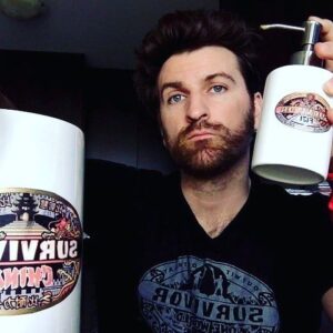 Jean-Thomas Jobin Instagram - *** Preuve que mon obsession ne date pas d’hier 😅

ENFIN!
Survivor au Québec! C'est tellement excitant! Ma fixation (un brin exagérée, diront certains  pour Survivor n'est pas un secret pour mes fans de la première heure. Aujourd’hui,
Elle prend un tournant concret qui m'emballe au-delà des mots! ON VA FAIRE SURVIVOR AU QUÉBEC! Ayoye! J'ai été impliqué dans la genèse de l’idée de départ avec les équipes mais dans ma tête, l'acquisition me semblait fort improbable, mais là, on y est! FOU FOU!

En amont, depuis plusieurs semaines, je contribue humblement à aider la production à développer et adapter Survivor ici. Je serai également là pour les appuyer lors du tournage de plus de 40 jours aux Philippines! J’ai hâte! 

Parallèlement à ça, je tournerai aussi sur place des topos /segments inédits pour une éventuelle diffusion lors d'une émission hebdomadaire d'analyse sur @noovo.ca où j’essaierai de transmettre ma passion à décortiquer et analyser, sans prétention, ce jeu stratégique sociopolitique qui m'a toujours fasciné. J'aimerais aussi y insuffler une certaine forme de pédagogie, afin d'accompagner certains profanes, qui auraient envie d'apprivoiser le concept, à devenir aussi fan que moi!  (quoiqu'à bien y penser, si c'est juste le tiers de moi, ce sera déjà pas mal . 

Je rêve encore de participer à Survivor à l'étranger où je pourrais passer incognito/sous le radar mais pour la version au Québec, ce rôle m'allume davantage! En toute transparence, j'avais de l'intérêt pour l'animation du show comme tel et je suis reconnaissant d'avoir fait partie du processus, mais sachez que je suis ravi de l’implication que j’aurai. Patrice Bélanger est un excellent animateur et un grand fan de Survivor qu'il suit également assidument depuis le tout début et je suis certain que le show sera entre bonnes mains avec lui. ✋

Ceux et celles qui rêvent de participer à Survivor depuis belle lurette, c'est le temps d'envoyer vos applications, GO! ( détails: @survivor.quebec 

Survivor, c'est un immense travail de collaboration! Emballé par l'idée d'être l'un des alliés! 

"The tribe has spoken!" And so did Jean-Thomas (long post) 😅

À bientôt! 🕺🏻