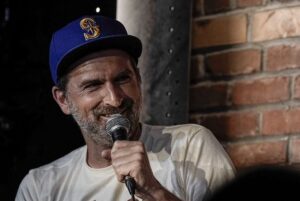 Jean-Thomas Jobin Instagram - Très fun soirée à @sousecoute avec @arnaudsoly  qui m’a fait plier mon corps à quelques reprises. Par ailleurs, je parlais de mon rodage dans le podcast, il reste de belles places demain ( mercredi) au Terminal à 19h30, si ça vous dit. 90 minutes de nouvelles niaiseries. Pour y assister, lien dans ma bio! #PédaloToutSeul 🚣‍♂️