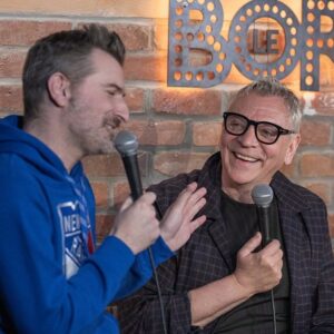 Jean-Thomas Jobin Instagram - Quelle soirée inoubliable pour moi à @sousecoute dimanche dernier avec mon idole @labreche.marc, j’ai eu des maux de ventre de rires à plusieurs reprises. Quel cerveau unique, j’ai une admiration ÉNORME pour ce talent si singulier. Cet humain est ni plus ni moins une mine d’or! Je me considère choyé d’avoir pu vivre ça de si près avec mon très bon ami @mikewardca, je n’aurais jamais voulu que ça cesse. L’épisode est en ligne pour les abonnés Patreon et sera disponible pour tous et toutes dans quelques semaines. Un épisode où on aura assisté à la naissance de T-up 😂😂😂. J’en ris encore. Marc et Mike, merci d’exister! Et je suis persuadé que de là haut, notre très cher @b4bus regardait cela avec un large sourire. Salut Jason! ❤️

P.S. : merci @michelgrenier pour ces clichés-souvenirs qui berceront mes vieux jours