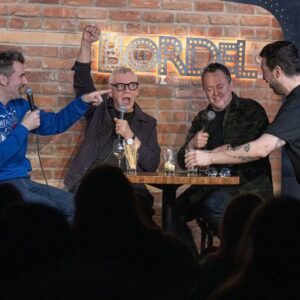 Jean-Thomas Jobin Instagram - Quelle soirée inoubliable pour moi à @sousecoute dimanche dernier avec mon idole @labreche.marc, j’ai eu des maux de ventre de rires à plusieurs reprises. Quel cerveau unique, j’ai une admiration ÉNORME pour ce talent si singulier. Cet humain est ni plus ni moins une mine d’or! Je me considère choyé d’avoir pu vivre ça de si près avec mon très bon ami @mikewardca, je n’aurais jamais voulu que ça cesse. L’épisode est en ligne pour les abonnés Patreon et sera disponible pour tous et toutes dans quelques semaines. Un épisode où on aura assisté à la naissance de T-up 😂😂😂. J’en ris encore. Marc et Mike, merci d’exister! Et je suis persuadé que de là haut, notre très cher @b4bus regardait cela avec un large sourire. Salut Jason! ❤️

P.S. : merci @michelgrenier pour ces clichés-souvenirs qui berceront mes vieux jours