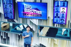 Jean-Thomas Jobin Instagram - 95 jours plus tard, je suis de retour derrière le clavier après @bigbrothercelebrites. Immense merci à ceux et celles qui m’ont encouragé, au gentil jury et à tous mes colocs et nouveaux amis avec qui j’ai vécu une aventure sociale ludique (et ma foi très atypique ) qui nous unira pour la vie. 

Merci à la très professionnelle production de l’émission d’avoir pensé à moi, j’en suis très reconnaissant. 

je suis enseveli de messages depuis 3 mois et plus, il sera dur pouvoir répondre à tout le monde mais je vous fais un merci global énorme en attendant de me remettre un peu sur les pieds avec Papa prune ( elle ça s’appelle des pattes en passant). Merci encore ❤️