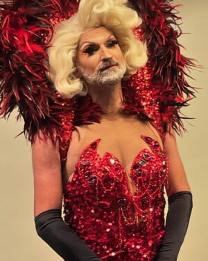 Jean-Thomas Jobin Instagram - En faisant le ménage de mon cell, je suis retombé sur ce souvenir du gala animé avec @ritabagaz. C’tait les débuts de Kassandrap Contour. Ou bedon de « Janine Sue tôt mais transpire tard ». J’hésite encore.