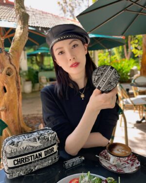 Jeanette Aw Instagram - An ode to the city of love with this chic Plan de Paris Collection. 

Shop the Plan de Paris Collection at all @diorbeauty Boutiques and Counters, and on the Dior Beauty Online Boutique.

@dior #dior #DiorLook #DiorMakeup