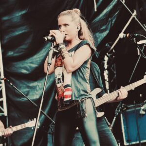 Jeanette Biedermann Instagram - Hier kommt die Überraschung, von der ich neulich sprach! Da der Andrang auf das erste Couch-Konzert am 20.9 in der Strudelbachhalle in Weissach, so groß war, spielen wir ein Zweites! Am, Um, Wo:
Couch Konzert mit Jeanette Biedermann
Samstag, 21.09.2024 | 20:00 Uhr
Hermann Schwab Halle | Albertviller Str. 11, 71364 WINNENDEN

Holt euch Tickets, wir freuen uns unendlich auf euch! #😘 Links findet ihr in meiner Bio!

#jeanettebiedermann #livemusik #live #bühne #konzerte #konzert #jeanettebiedermannkonzert #❤️ #konzertliebe #musikliebe