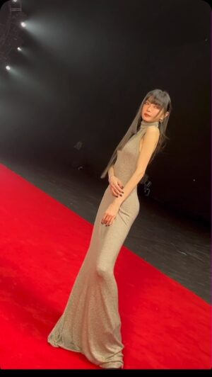 Jeannie Hsieh Instagram - 是要多美🔥🔥🔥
#美到巔峰是什麼樣子
#這衣服還讓不讓人活
#還記得小時候的第二夢想職業是模特