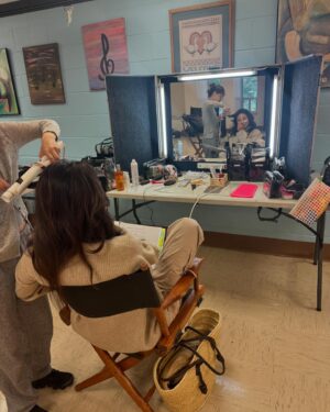 Jeannie Mai Instagram - Pinch me… working on something I’ve always wanted to do🥹 I can’t wait to share this first for me!! But first, can you guess where I’m shooting?? First five to guess right gets a special gift from me and my fam at @theowlsbrew cuz I wanna celebrate 🥂😎☀️