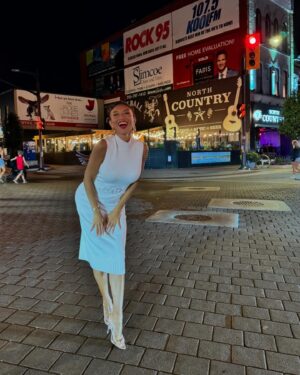 Jeannie Mai Instagram - Pinch me… working on something I’ve always wanted to do🥹 I can’t wait to share this first for me!! But first, can you guess where I’m shooting?? First five to guess right gets a special gift from me and my fam at @theowlsbrew cuz I wanna celebrate 🥂😎☀️