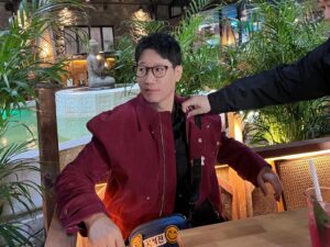 Jee Seok-jin Instagram - 녹화중에 #행복하세요 Goodluck