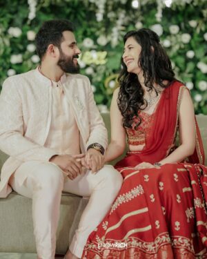 Jeevan Mammen Stephen Instagram - .
✨ജീവനും ജീവന്റെ ജീവനും ❤️✨
✨Wishing love and laughter forever🥂✨
@jeevanstephen 💍 @rheasusan_ 
.
.
Clicked by📸: @knowrichweddings 
Groom Stylist: @fariz_lezin_ 
Bride Stylist: @marvelrosethomas 
bridal costume designer : @jmes_couture 
MUA: @martini_trucco

#happilyengaged💍💕 #loveyouboth❤️#jeevanrhea❤️
