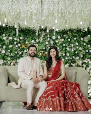 Jeevan Mammen Stephen Instagram - .
✨ജീവനും ജീവന്റെ ജീവനും ❤️✨
✨Wishing love and laughter forever🥂✨
@jeevanstephen 💍 @rheasusan_ 
.
.
Clicked by📸: @knowrichweddings 
Groom Stylist: @fariz_lezin_ 
Bride Stylist: @marvelrosethomas 
bridal costume designer : @jmes_couture 
MUA: @martini_trucco

#happilyengaged💍💕 #loveyouboth❤️#jeevanrhea❤️