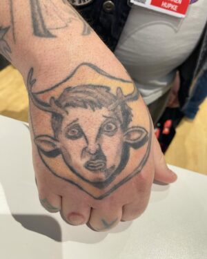 Jeff Lemire Instagram - Sweet Tooth tattoo on a fan at my signing today.