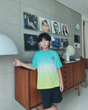 Jegal Eun-yu Instagram - #협찬
바캉스 가고싶어지는 옷~
곧 방학이다 조만간 떠나자!!!🌴🌴

은유랑 같이 떠나실분~🙌🏻

@topten10kids_official

#TOPTEN1OKIDS #TOPTENKIDS
#탑텐키즈 #탑텐키즈서포터즈 #키즈반팔티 #키즈반바지 #키즈여름셋업 #썸머룩 #놀이터 #초딩 #10살 #아들 
#키즈모델 #남아모델 #주니어모델 #미소천사 #키즈여름코디 #키즈스타일링