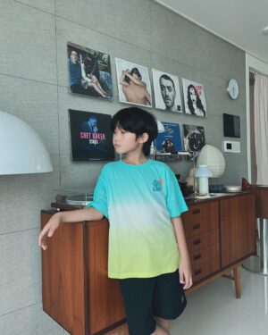 Jegal Eun-yu Instagram - #협찬
바캉스 가고싶어지는 옷~
곧 방학이다 조만간 떠나자!!!🌴🌴

은유랑 같이 떠나실분~🙌🏻

@topten10kids_official

#TOPTEN1OKIDS #TOPTENKIDS
#탑텐키즈 #탑텐키즈서포터즈 #키즈반팔티 #키즈반바지 #키즈여름셋업 #썸머룩 #놀이터 #초딩 #10살 #아들 
#키즈모델 #남아모델 #주니어모델 #미소천사 #키즈여름코디 #키즈스타일링