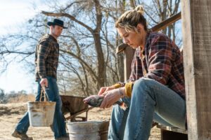 Jenna Elfman Instagram - Fear the Walking Dead, all 8 seasons now available to stream on @netflix . 💪🏼💪🏼 @feartwd #FearTheWalkingDead #FearTWD #TWDfamily #TWDU #TWDUniverse #TWD