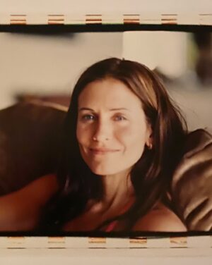 Jennifer Aniston Instagram - Celebrating this powerful, magical, mystical, interesting, interested, ferociously talented girl today!!! My sweet CC @courteneycoxofficial… she’s funny like no other, STUNNING on the inside and out. Independent in the most gorgeous way, cares for everyone even if she doesn’t know you. Terrified of dogs even though I’ve never known her NOT to have at least two of them ☺️ Fiercely loyal to the end. She’ll redecorate a room like nobody’s business. Spot a smudge on a window from a mile (literally) away. She doesn’t care what other people think!! 👏🏼👏🏼 I can’t imagine a world without her. It’s one of my great honors to call her one of my best friends for life… Happy happy birthday CC. I love you! ❤️