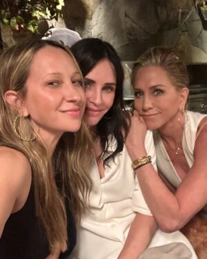 Jennifer Aniston Instagram - Celebrating this powerful, magical, mystical, interesting, interested, ferociously talented girl today!!! My sweet CC @courteneycoxofficial… she’s funny like no other, STUNNING on the inside and out. Independent in the most gorgeous way, cares for everyone even if she doesn’t know you. Terrified of dogs even though I’ve never known her NOT to have at least two of them ☺️ Fiercely loyal to the end. She’ll redecorate a room like nobody’s business. Spot a smudge on a window from a mile (literally) away. She doesn’t care what other people think!! 👏🏼👏🏼 I can’t imagine a world without her. It’s one of my great honors to call her one of my best friends for life… Happy happy birthday CC. I love you! ❤️