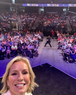 Jennifer Ashton Instagram - Just me and 4200 of my friends here at the Cardinal Health RBC Conference of Independent Pharmacy owners! Honored to give this keynote : Challenges (and Solutions) in Healthcare Today. #rbcchicago24 #keynotespeaker #healthcare