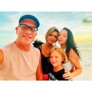 Jennifer Gimenez Instagram - It’s been an epic summer for @timryandopeman, myself, @abriiia and Mackenzie. We had a chance for a few get aways. So beyond blessed that we  got to create so so many memories with the family. 
#family #SoberParents #TheGiftsOfRecovery #Sobriety #TimJenn #Powercouple #WeAreAForce #DopeToHope #JenniferGimenez #TimRyan #Recovery #Sober #SuperModel #Actress #Actor #Fashion #Movies #RealityShows #TVPersonalities 
#Writer #ChangeMaker #Influencer #Speaker #Interventionist #Podcast #TheTimAndJennShow #SoberIsSexy
