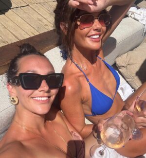 Jennifer Metcalfe Instagram - Feralist in all the land 💃🏻💃🏻🤍 

@nadinemulkerrin 

@gooseberry.seaside 👙