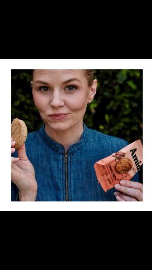 Jennifer Morrison Instagram - Big Announcement! I am so excited to share that I’ve joined Amia, @migrainefriendlyfoods, as Co-Founder & Chief Brand Officer. This is my first Co-Founder & Chief Brand Officer role and I couldn’t be more excited about the mission and vision of what we’re building at Amia.

Amia is the first ever migraine-friendly food brand, something very near and dear to my heart.  As many of you know, I’ve lived with ocular migraine since 2011 and at its peak, I was getting a few migraine attacks a week. After a retreat where I focused on making healthier choices with my diet, I saw a sharp reduction in my migraine frequency.

Over 1 billion people worldwide suffer from migraines. Our mission is to build awareness around how diet plays a role and to provide easy, convenient, and delicious trigger-free food options to those of you living with this challenging condition.

I will be joining an incredible team of neurologists and registered dietitians to develop a whole line of foods free of the most common triggers. 

Check out the link in my bio to visit helloamia.com ❤️
