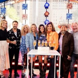 Jennifer Nettles Instagram - Just a little warm up for tour.. Loved singing on the @todayshow with @littlebigtown! Get your tickets now for the Take Me Home tour! ❤️