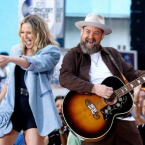 Jennifer Nettles Instagram - Just a little warm up for tour.. Loved singing on the @todayshow with @littlebigtown! Get your tickets now for the Take Me Home tour! ❤️