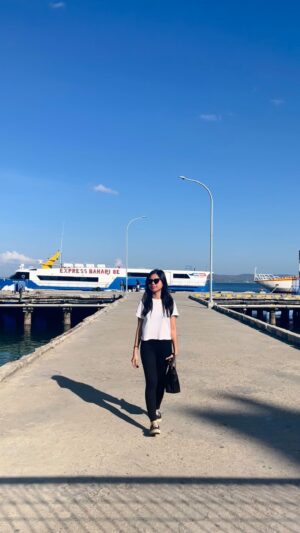 Jennifer Rachel Natasya Instagram - Trip nyebrang ke pulau paling selatan di Indonesia aliass Rote.
Ada yang tau apa nama selatnya (?)

#sea #wave #rote #indonesia