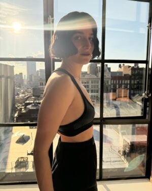 Jenny Slate Instagram - Ohhh La La thank you @hermes!
Hair: @hairjordan 
Makeup: @kirinstagram 
Styling: @msjordanjohnson & @hermes