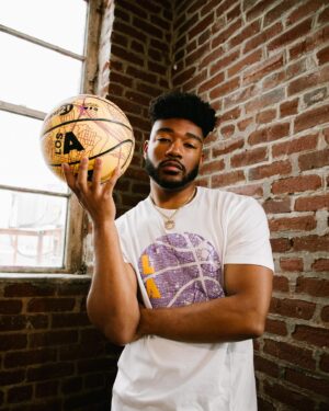 Jerrold Smith II Instagram - From the westside, with love📍Me for @lakers x @lakersstore x @weareround21 🫶🏾 Dropping these here hoping to manifest a game 3 win at home tonight 🥲 and extremely grateful for an opportunity to put on for the home team. Available exclusively in the house that Kobe built!

#lakers #lakersnation #streetwear #streetwearfashion #kobe #lebron