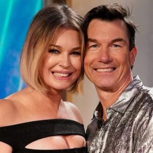 Jerry O'Connell Instagram - Rebecca x Jerry = Relavant! 🖖😎

#roddenberry #couplegoals #startrek