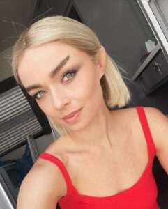 Actress Jess Bush HD Instagram Photos and Wallpapers August 2024