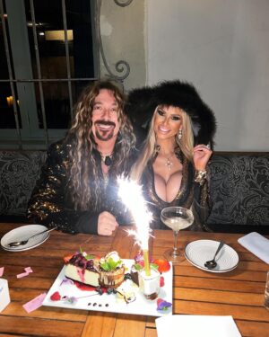 Jess Harnell Instagram - ✨Kicking off the weekend in style at one of our fave restaurants!
What’s your fave food?