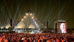Jesse Carmichael Instagram - Wow. Thank you so much to everyone involved with the show tonight. All the fans. Our incredible crew. Our amazing new friends @experienceEgypt and  @ministryoftourismandantiquities …The people (?) who built these pyramids… all our mothers and fathers and ancestors going back to the beginning of humanity… and our families and kids and their kids and the future generations going out to the end of humanity… ❤️❤️❤️ THANK YOU ALL XO
