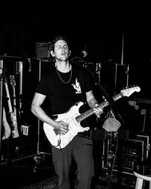 Jesse Carmichael Instagram - Rehearsing for some showssss thanks @bootswallace 📷❤️