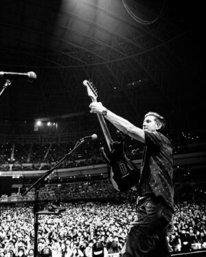 Jesse Carmichael Instagram - Seoul ❤️… 📸 @bootswallace