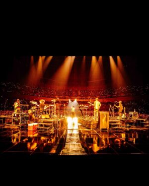 Jesse Carmichael Instagram - Seoul ❤️… 📸 @bootswallace