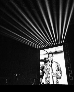 Jesse Carmichael Instagram - Seoul ❤️… 📸 @bootswallace