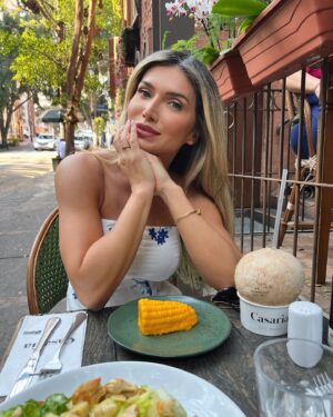 Jéssica Belcost Instagram - E o quanto esse vestido da @limonadapinkoficial fez sucesso hoje?! 😍

Eu ameeei que vocês escolheram ele nos Stories porque era exatamente o que eu queria usar! 😂🥰

Vocês têm desconto em todo site usando o cupom JESSICA10, então aproveita! ✨