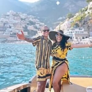Jessica Betts Instagram - Lake Como➡️ Capri➡️ Amalfi Coast🇮🇹hope you caught most of the fun & foolishness in our stories! 4 year wedding anniversary is Thursday ❤️ Italy doesn’t owe The Betts a thing! (Ps if we don’t dress alike  on a boat, I’m not going!)😅
@accessitaly @t2theov 💋
