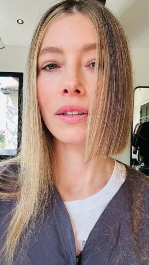 Jessica Biel Instagram - Brought back the fuck ass Bob 💇🏻‍♀️
